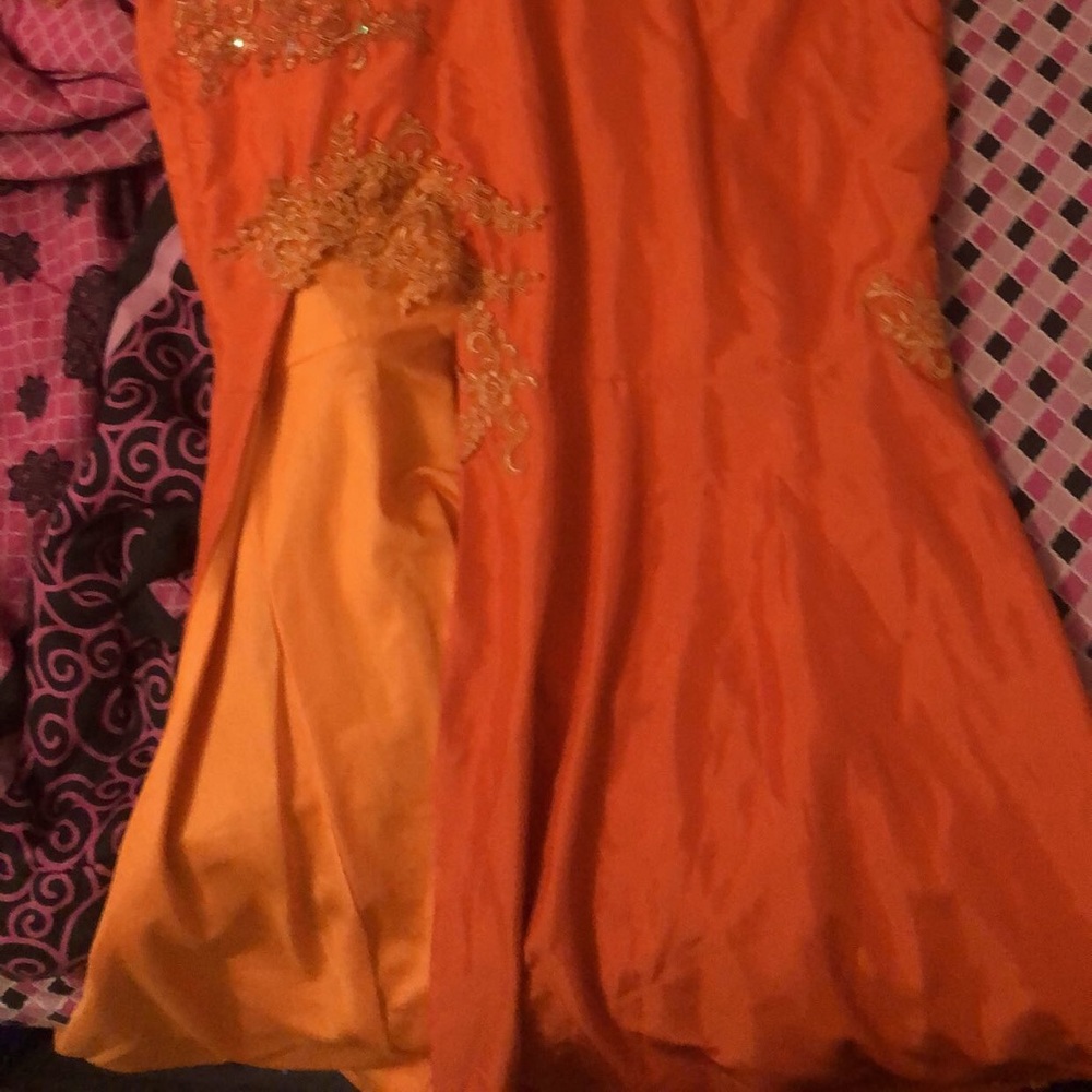 Size:12, thigh split, long sleeve